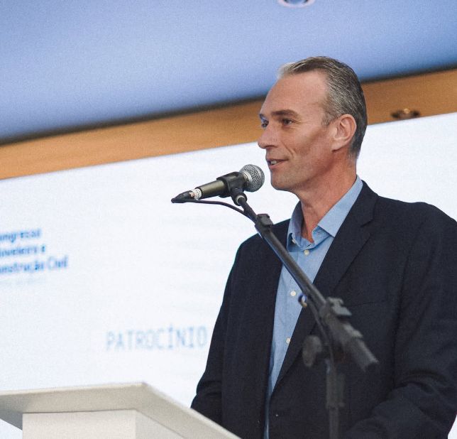 Jonathan Roger Linzmeyer atua com internacionalização de empresas