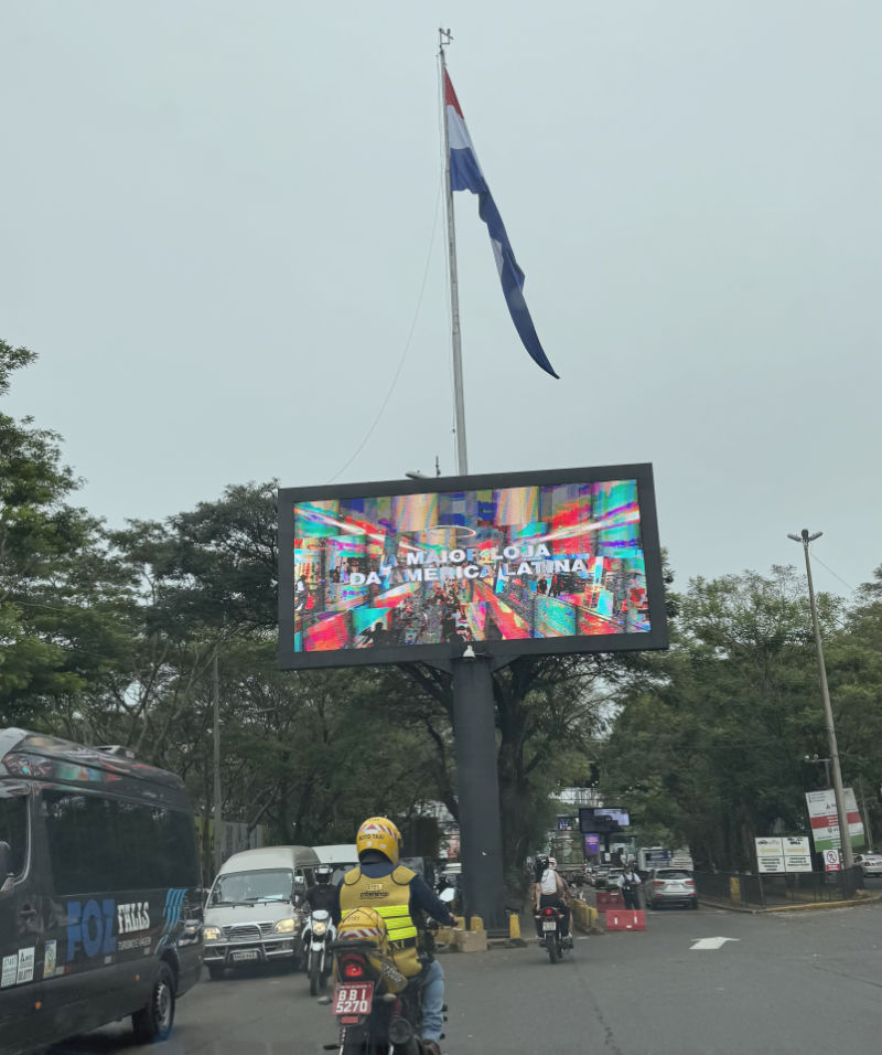 Paisagem e bandeira do Paraguai